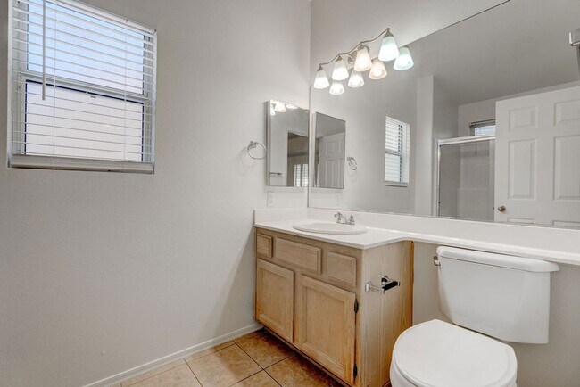 Foto del edificio - Beautiful 2 Bedroom Home Backing to Greenbelt