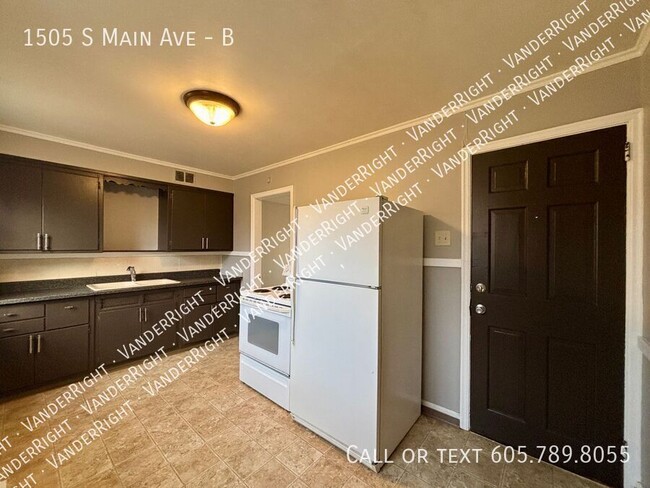 Building Photo - 1505 S Main Ave