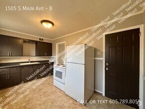 Building Photo - 1505 S Main Ave