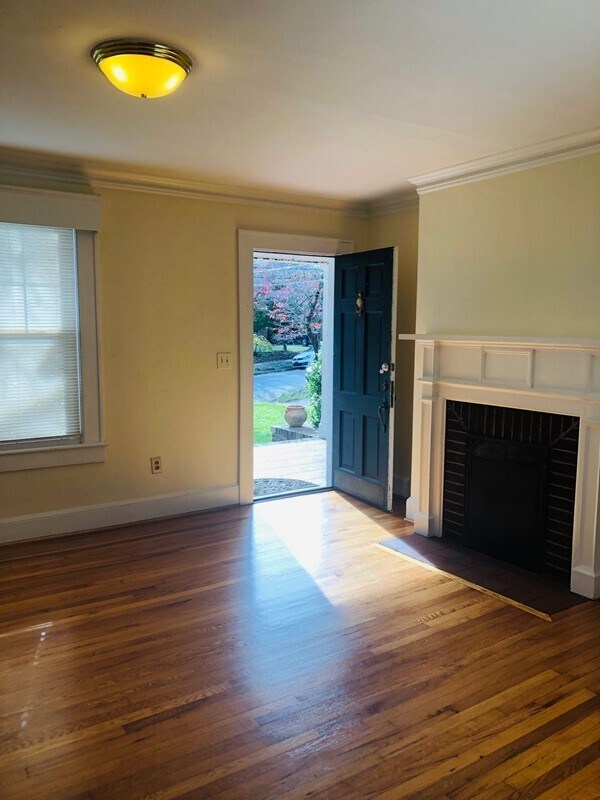 Foto del edificio - 3 BR/1.5 BA Duplex Downtown Greenville
