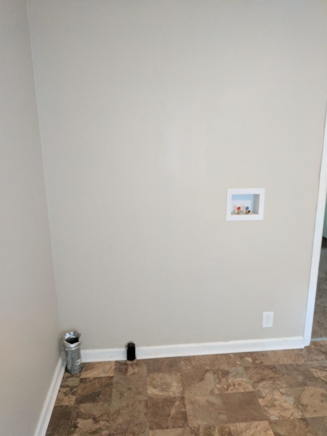 Building Photo - 2016 Lamont Ave