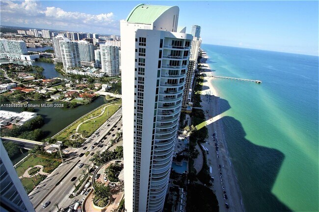 Foto del edificio - 16001 Collins Ave