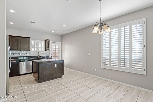 Foto del edificio - 14365 Jonathan K. Molina Ct