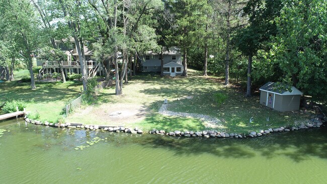 Building Photo - 23940 N Lakeside Dr