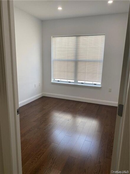 Foto del edificio - 10 Byron Place Unit 604