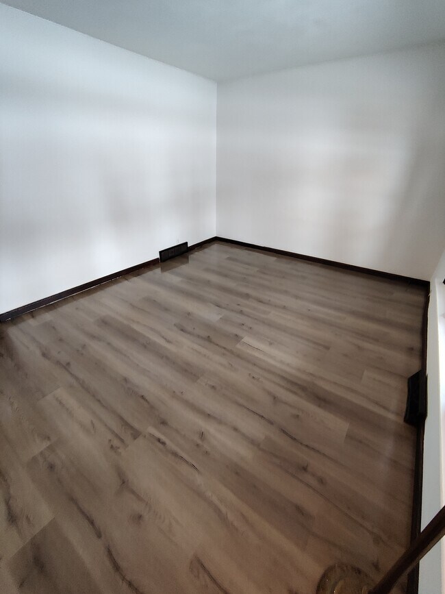 Living room - 811 W 30th St