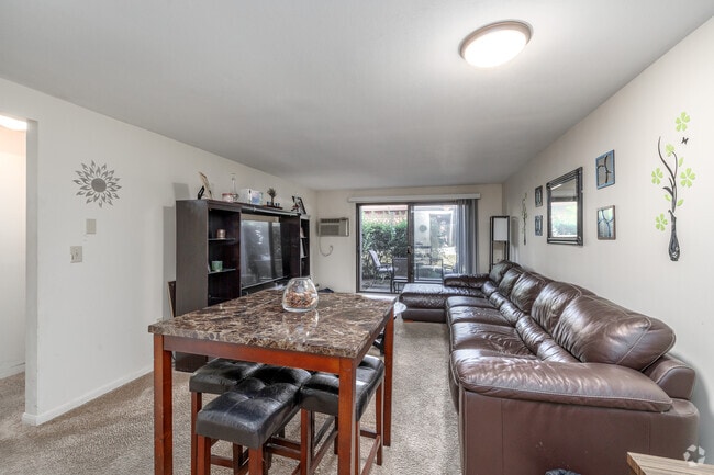 2BR, 2BA - 960SF - Dining Area - Chicopee Mews