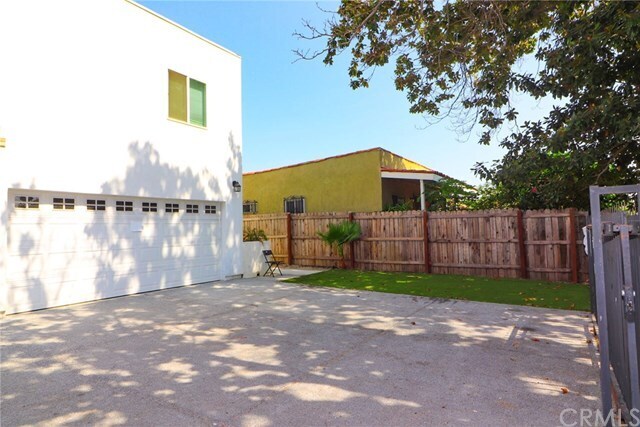 Building Photo - 127 E Colden Ave