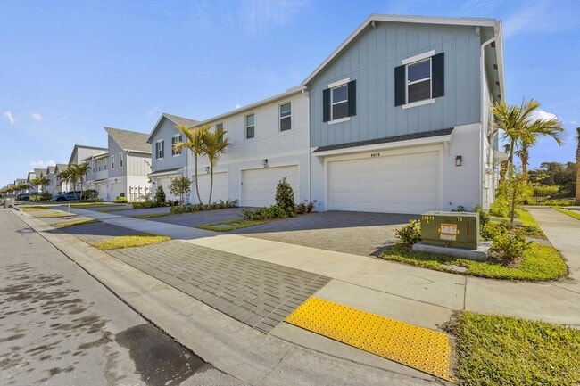 Foto del edificio - 4404 Longwood Lk Sq