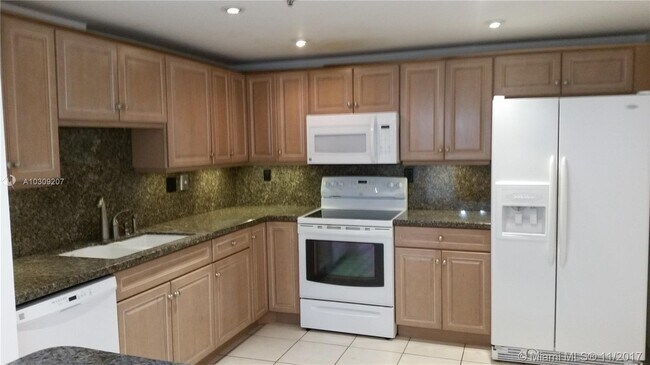 Building Photo - 210 174th St