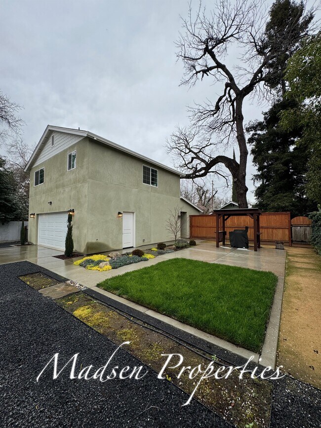 Building Photo - 1129 Stewart Ave