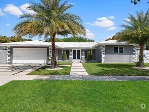 Building Photo - 6951 Miami Lakeway S