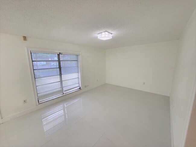 Building Photo - 17160 SW 94th Ave