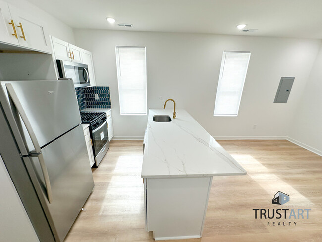 Building Photo - 2-bedroom apartment in Carroll Park, Phila...