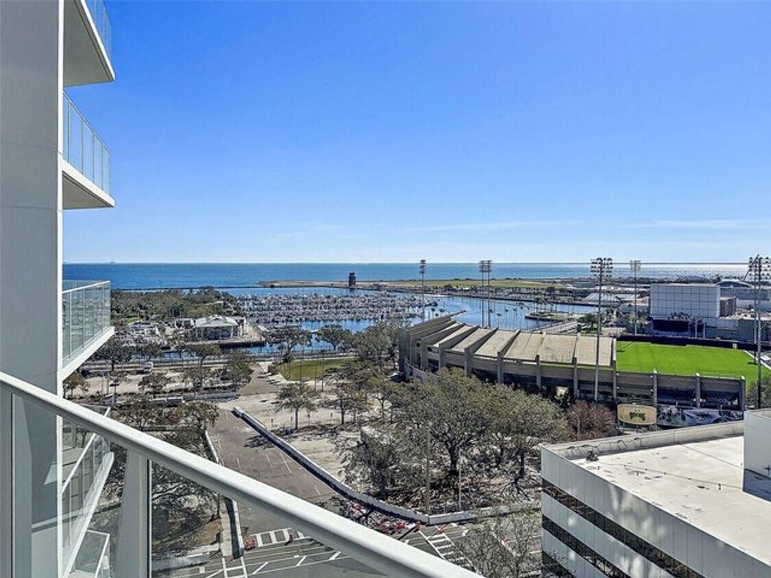 Building Photo - Fully Furnished Luxury High-Rise Condo in ...
