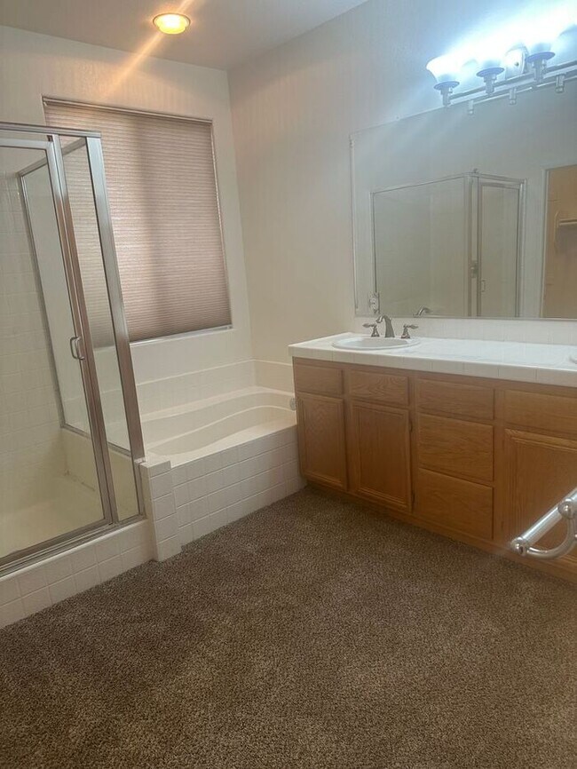 Foto del edificio - Spacious 3 + 2.5 Caynon Crest Home