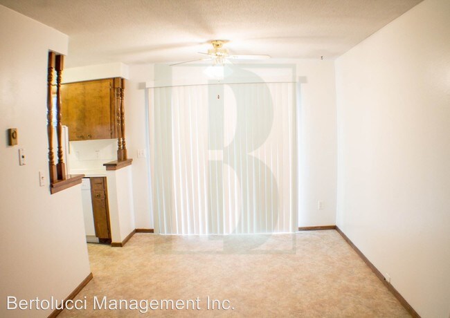 Foto del edificio - 1552-1562 Evergreen Ave NE
