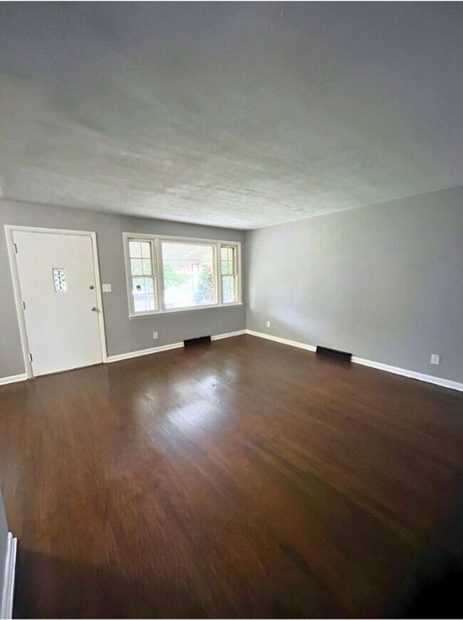 Foto del edificio - Beautiful 3 Bedroom Home in North Columbus!