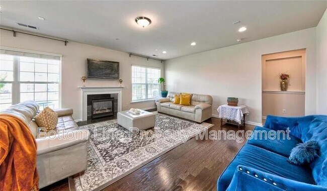 Building Photo - 9576 Herringbone Ln
