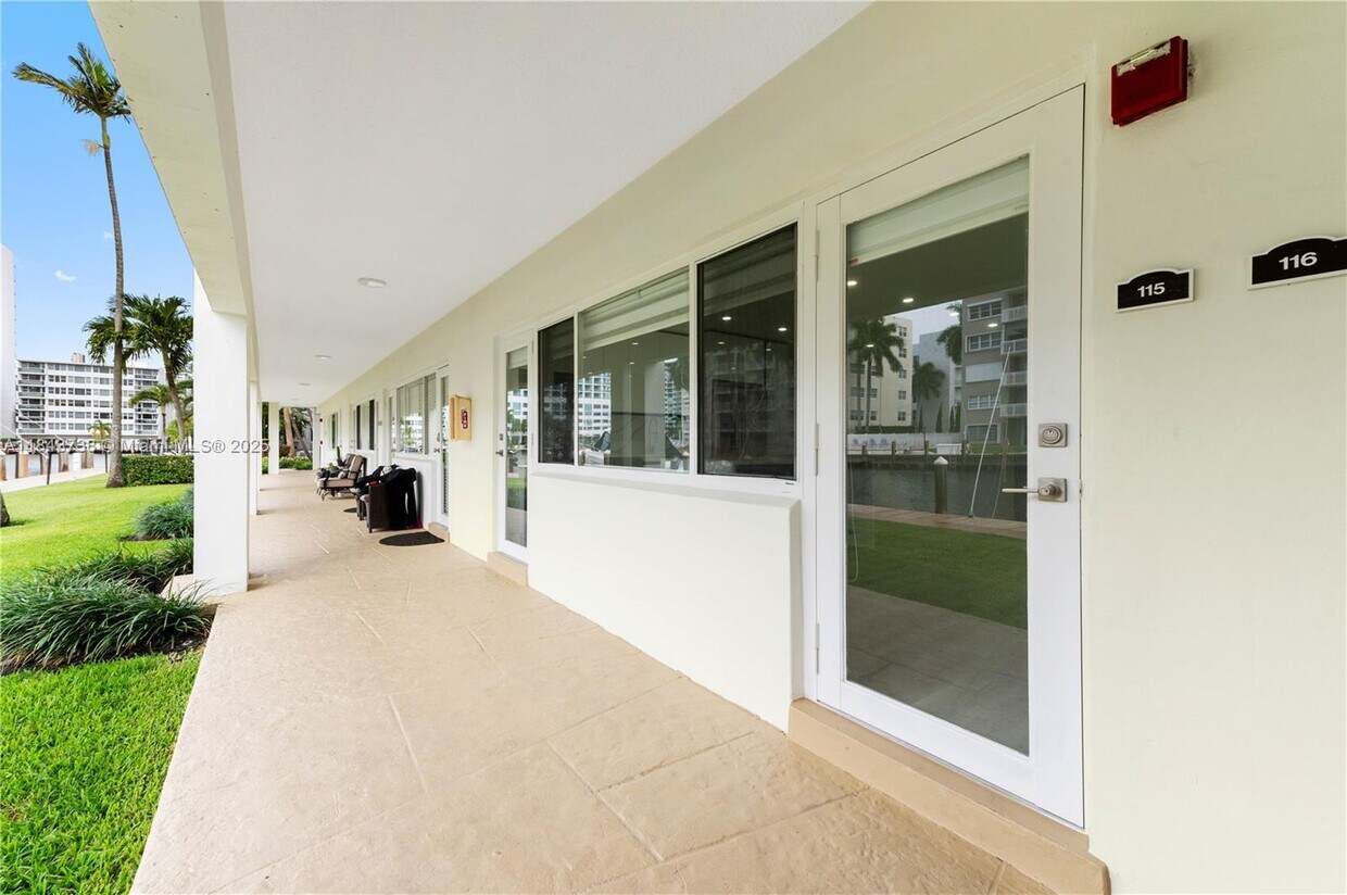 Foto principal - 2881 NE 32nd St