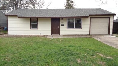 Building Photo - 5855 Bluffman Dr