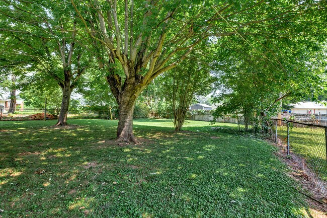 Foto del edificio - 1018 Fairway Dr NW