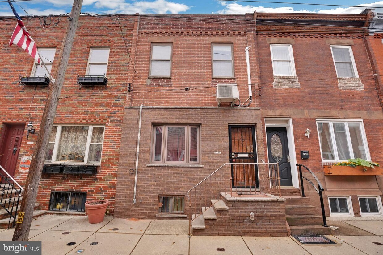 Primary Photo - 2438 S Rosewood St