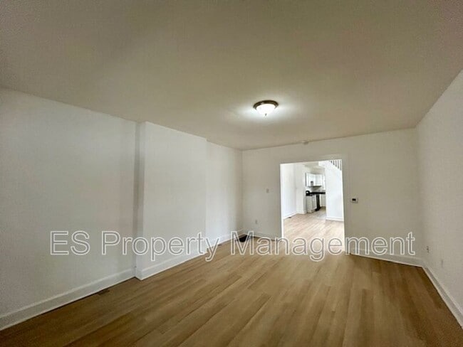 Building Photo - 2960 N Park Ave