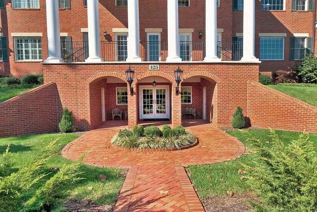 Foto del edificio - 425 White Gables Ln