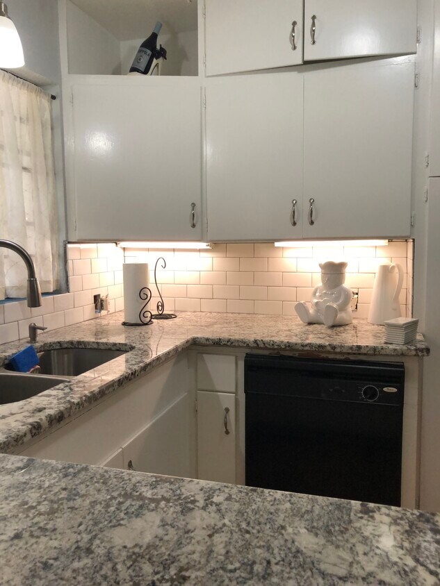 Kitchen - 307 Sullivan Dr
