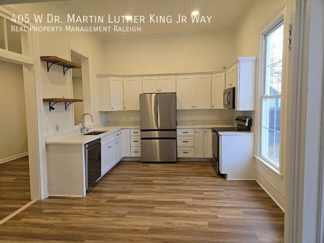 Foto del edificio - 405 W Dr. Martin Luther King Jr. Way