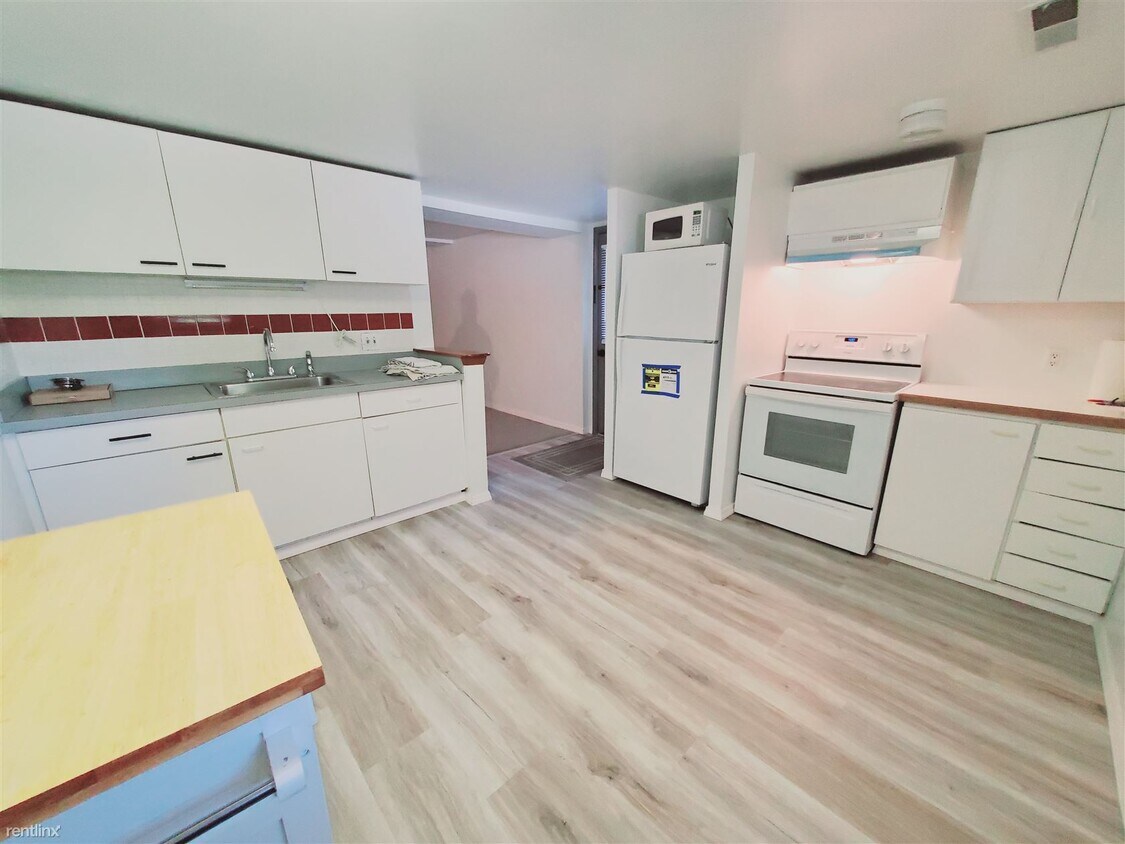 Foto principal - 1 br, 1 bath Condo - 23 Estwick Pl Unit 1