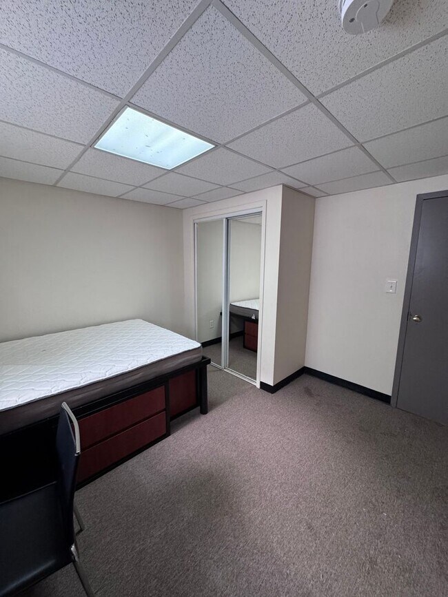 Foto del edificio - Cozy 1BR Hideaway at Campus Edge