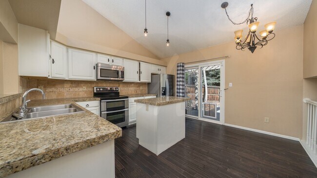 Foto del edificio - Amazing Fairfax Quad Level 4 bedroom, 3 ba...
