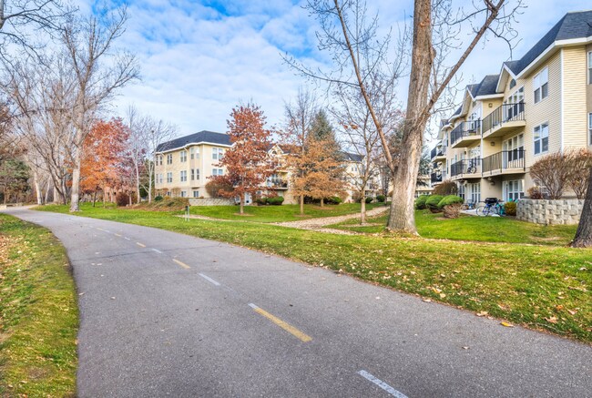 Foto del edificio - 660 Clearwater Ln