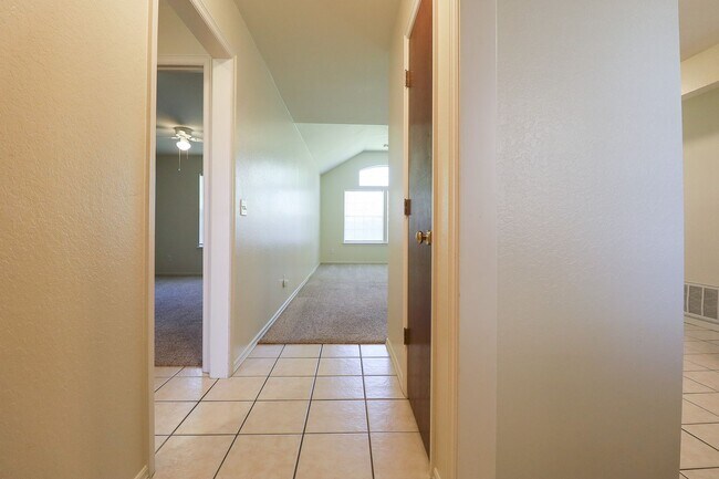 Building Photo - 2 Bed 1 Bath House in Claremore