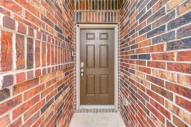 Building Photo - 3001 Iron Woods Dr