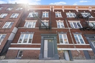 Building Photo - 57 Henry St