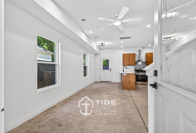 Building Photo - Move-In Ready Home Near Park Circle