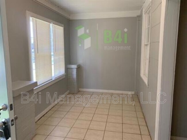 Building Photo - 4018 3rd Ave