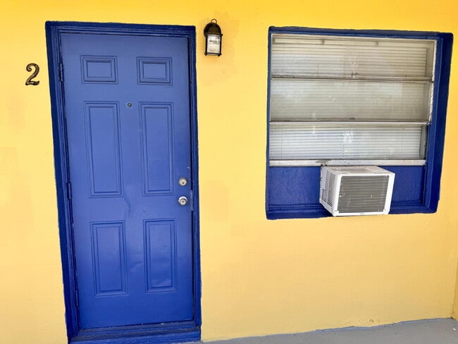 Photo - "Charming 2-Bed Oasis in West Palm Beach" Apartment