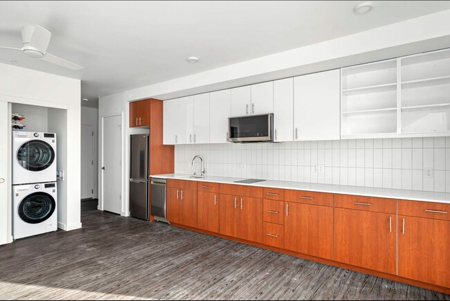 Building Photo - Affordable studio in Eastlake with modern ...