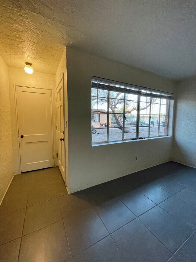 Foto del edificio - 2334 N Richey Blvd