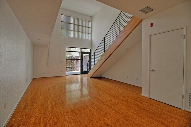 Building Photo - Spacious 1 Bedroom Loft at Ryland Mews