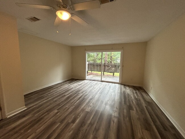 Building Photo - Townhouse for Rent