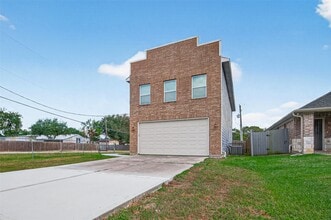 Building Photo - 146 Disney St