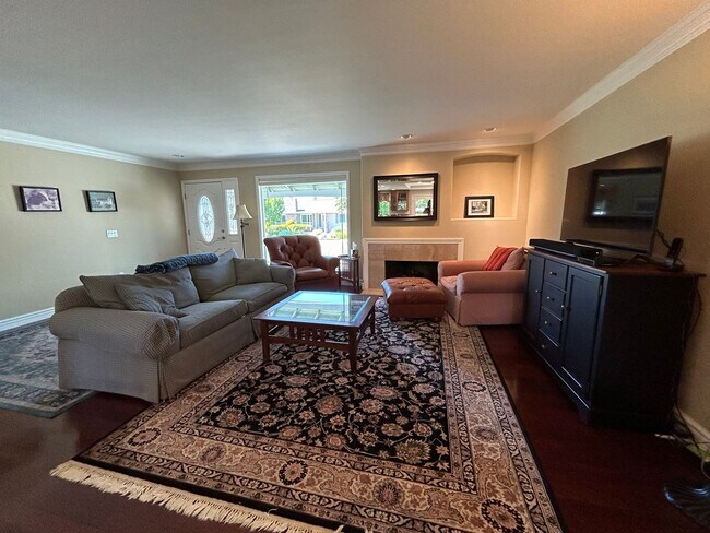 Building Photo - Cozy Vacation Rental: Perfect for a Relaxi...