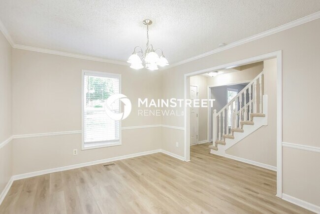 Foto del edificio - 4 Bedroom Pet-Friendly Home in Kansas City, MO with Main Street Renewal