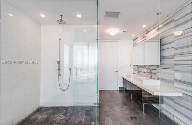 Foto del edificio - 1100 Biscayne Blvd