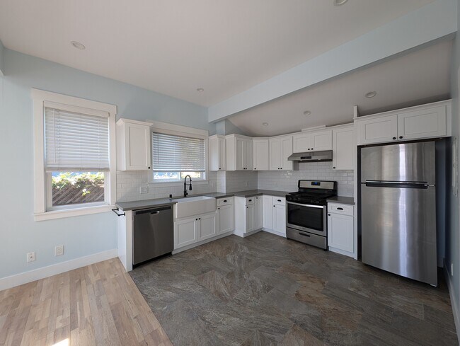Kitchen - 721 Riverside Ave